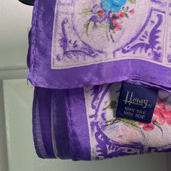 Honey Vintage Silk Scarf - Picture 4 of 16